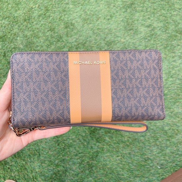 Michael Kors wallet - Picture 7 of 15